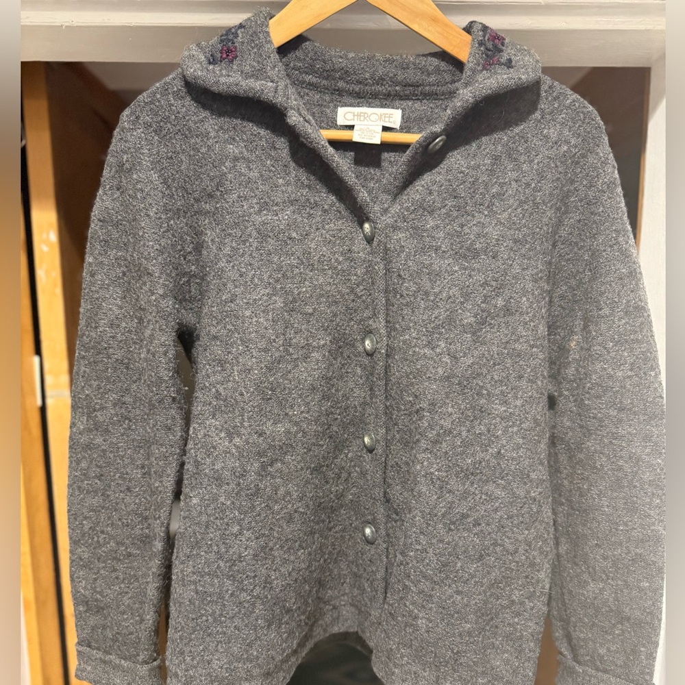 100% wool sweaterer in grey EUC with hand stitchesed floral and beaded collar. - Picture 1 of 5